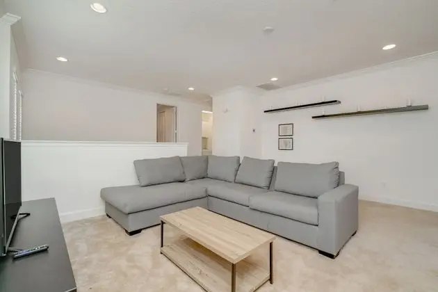 Villa (1472FAIRVIEW)