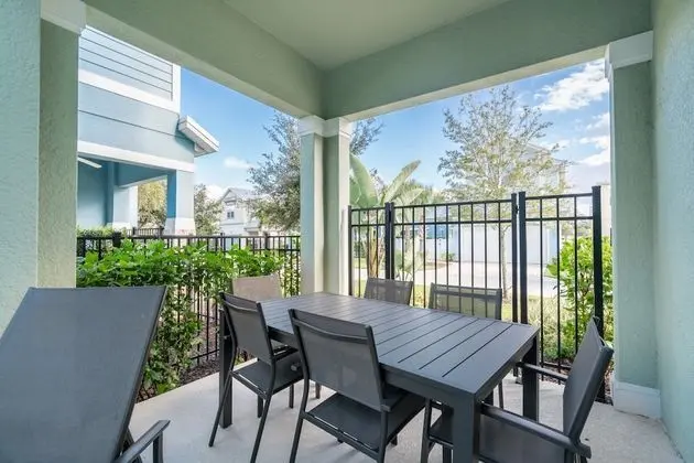 Villa (1472FAIRVIEW)