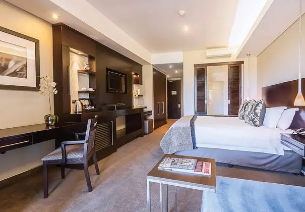 Luxury Oda