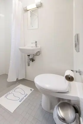 Dört Kişilik Oda, Banyolu/Duşlu (Basement Level)