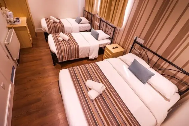 Dört Kişilik Oda, Banyolu/Duşlu (Basement Level)