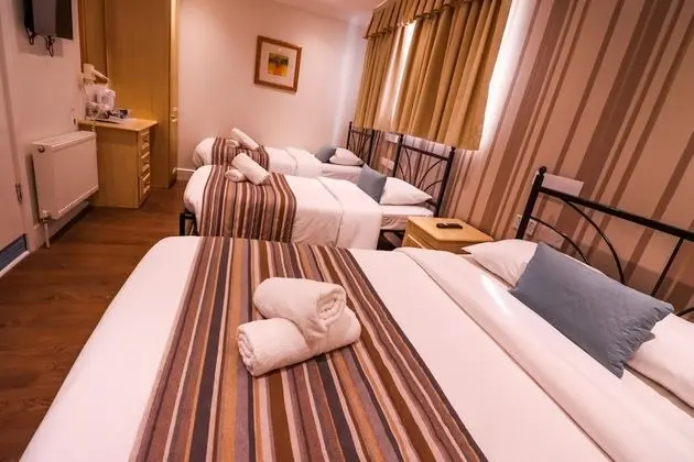 Dört Kişilik Oda, Banyolu/Duşlu (Basement Level)