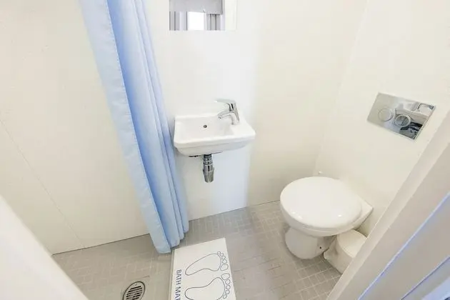 Dört Kişilik Oda, Banyolu/Duşlu (Basement Level)