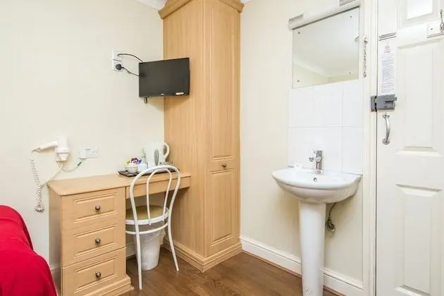Economy İki Ayrı Yataklı Oda, Ortak Banyo, Ek Bina (Basement Level)