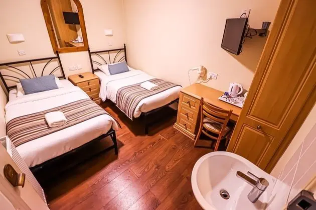 Economy İki Ayrı Yataklı Oda, Ortak Banyo, Ek Bina (Basement Level)