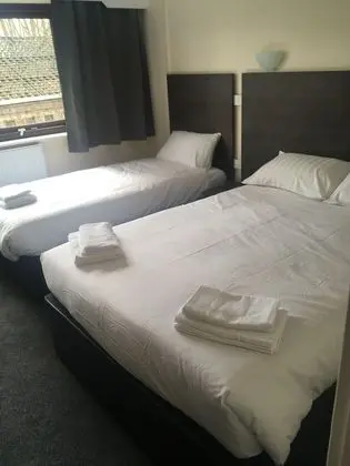 Family Tek Büyük veya İki Ayrı Yataklı Oda