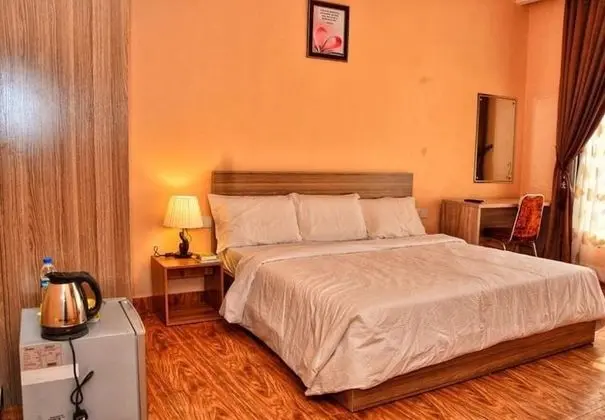 Basic Tek Büyük Yataklı Oda