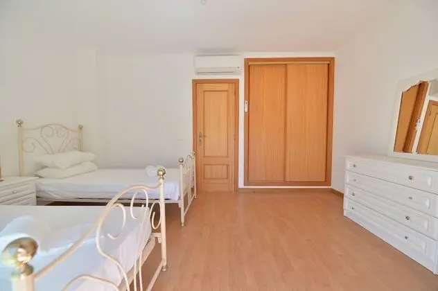 Family Apart Daire, 3 Yatak Odası, Teras, Havuz Manzaralı