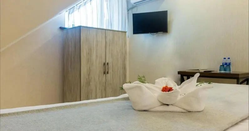 City Tek Büyük Yataklı Oda