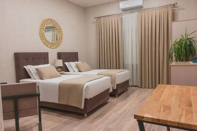 Design Tek Büyük veya İki Ayrı Yataklı Oda