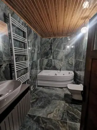 Çift Kişilik, Şehir Manzaralı, 2. Kat