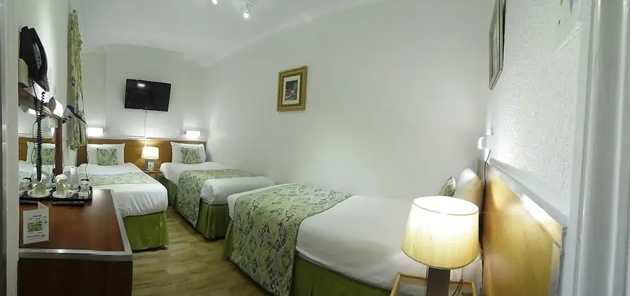 Üç Kişilik Oda (3 Single beds / Ground floor)