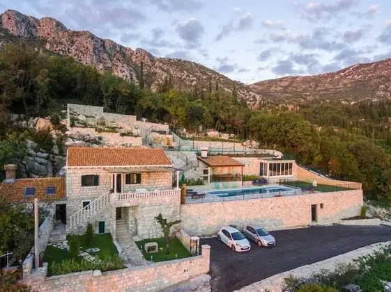 Villa (Four-Bedroom Villa with Terrace)