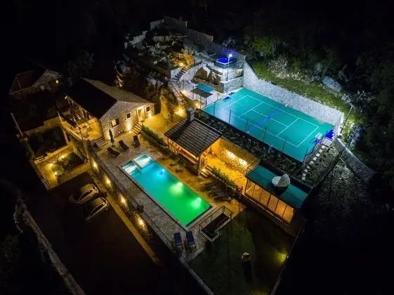 Villa (Four-Bedroom Villa with Terrace)