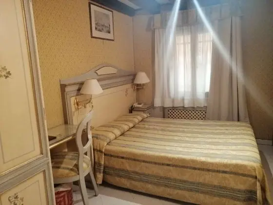 Economy Tek Büyük Yataklı Oda