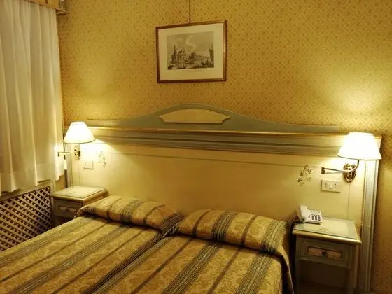 Standard Tek Büyük Yataklı Oda