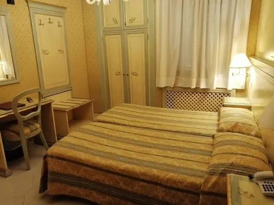 Standard Tek Büyük Yataklı Oda