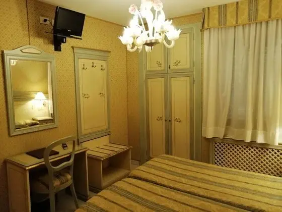 Standard Tek Büyük Yataklı Oda