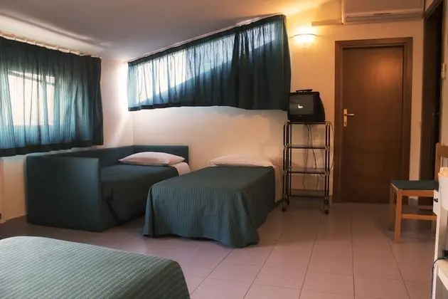 Basic Üç Kişilik Oda, Birden Çok Yatak, Sigara İçilebilir, Şehir Manzaralı