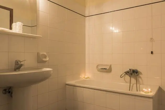 Basic Üç Kişilik Oda, Birden Çok Yatak, Sigara İçilebilir, Şehir Manzaralı