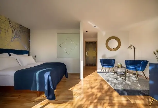Deluxe Tek Büyük Yataklı Oda, Balkon, Bahçe Manzaralı