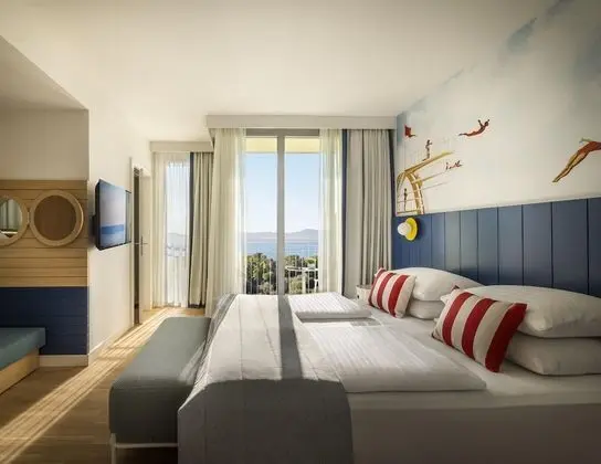 Family Room, Balcony, Partial Sea View (Falky Seaside)