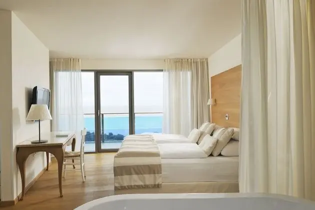 Senior Suite, 1 Double Bed with Sofa bed, Balcony, Partial Sea View