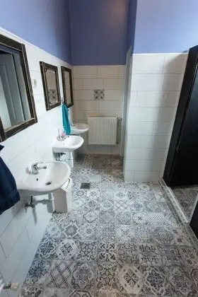 10 Bed Dormitory, Shared Bathroom - 1 Bed