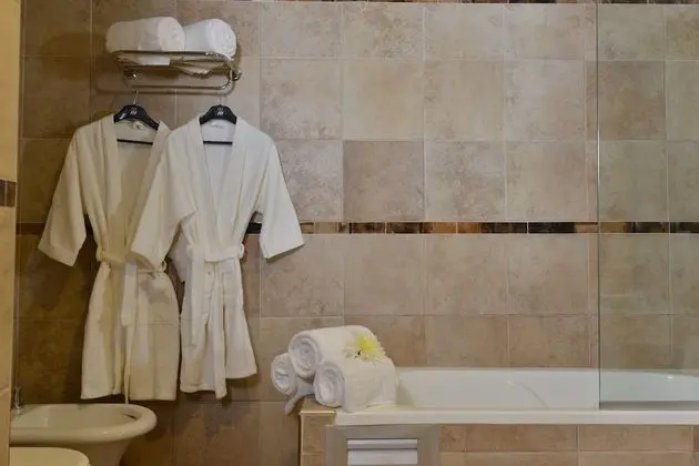 Üç Kişilik Oda