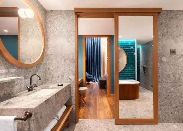 Penthouse Suite with Spa access