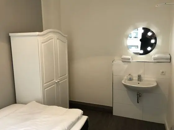 Tek Kişilik Oda, Ortak Banyo