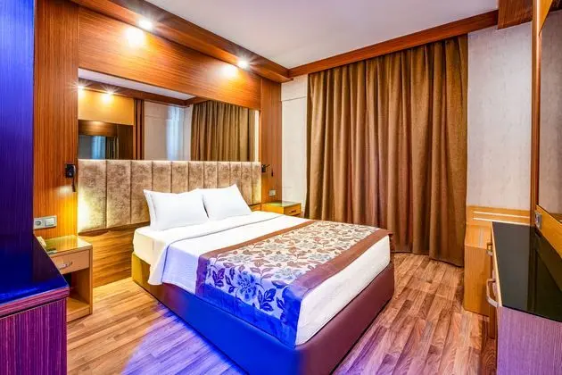 https://images.etstur.com/imgproxy/resize/2560x1440/files/images/hotelImages/etsrooms/504999/Fame_Beach_Hotel_Kemer_20241129164340_19.jpg