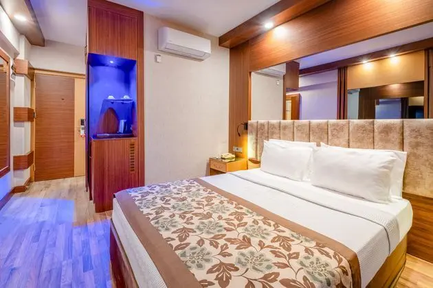 https://images.etstur.com/imgproxy/resize/2560x1440/files/images/hotelImages/etsrooms/504999/Fame_Beach_Hotel_Kemer_20241129164340_20.jpg