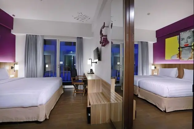 Superior Tek Büyük Yataklı Oda, 1 Büyük (Queen) Boy Yatak, Balkon, Havuz Manzaralı