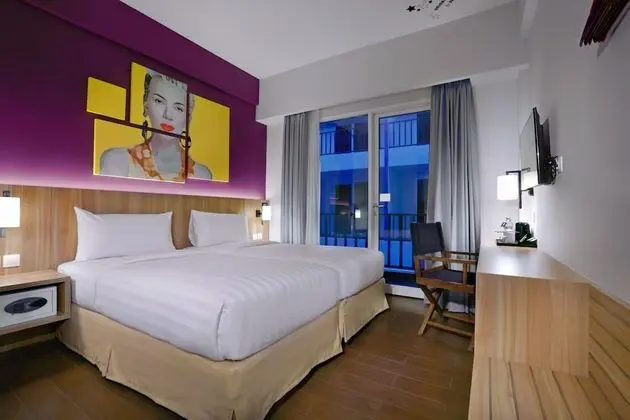 Superior Tek Büyük Yataklı Oda, 1 Büyük (Queen) Boy Yatak, Balkon, Havuz Manzaralı