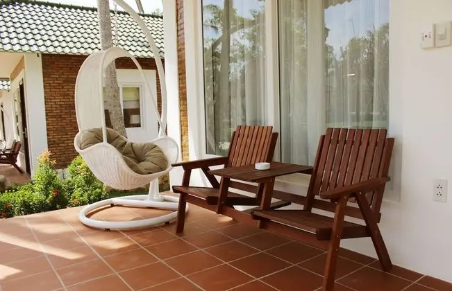 Bungalov, Havuz Manzaralı