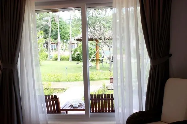Bungalov, Havuz Manzaralı