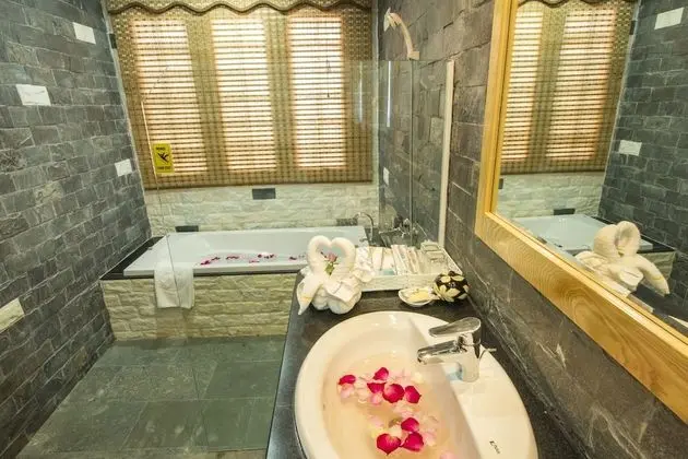 Bungalov, Havuz Manzaralı