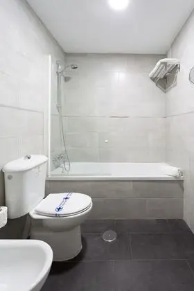 Tek Büyük Yataklı Oda, 2 Tek Kişilik Yatak