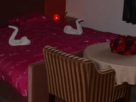 Tek Büyük Yataklı Oda