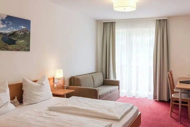 Tek Büyük Yataklı Oda, 1 Çift Kişilik Yatak, Balkon, Dağ Manzaralı