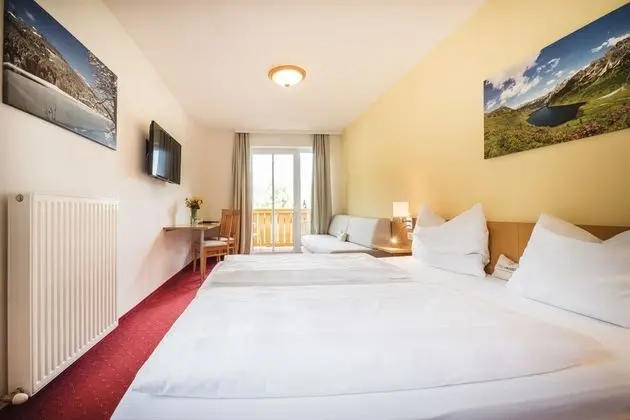 Tek Büyük Yataklı Oda, 1 Çift Kişilik Yatak, Balkon, Dağ Manzaralı