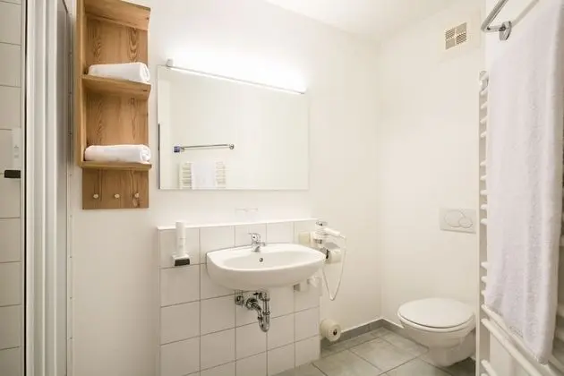 Tek Büyük Yataklı Oda, 1 Çift Kişilik Yatak, Balkon, Dağ Manzaralı