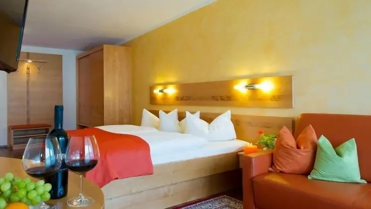 Family Oda (Green Garden)