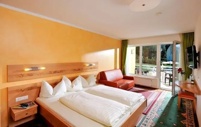 Family Oda (Green Garden)