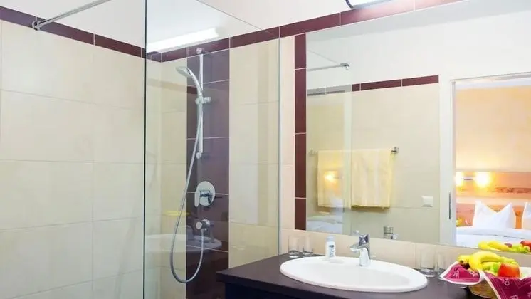 Family Oda (Green Garden)