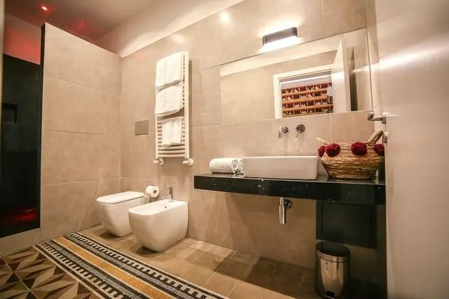 Superior Tek Büyük Yataklı Oda, Balkon, Şehir Manzaralı