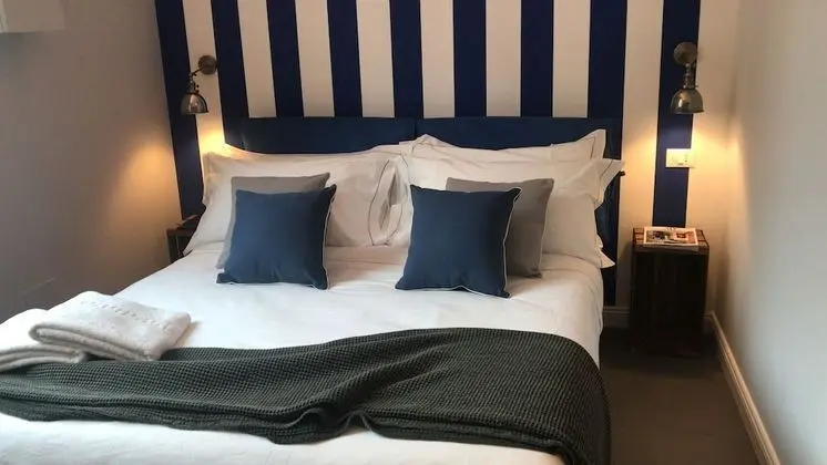 Üç Kişilik Oda, Şehir Manzaralı