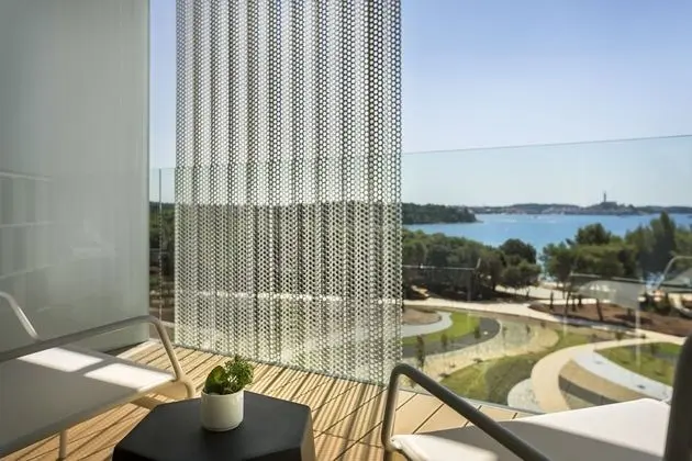 Standard room with extra bed with balcony,  sea side