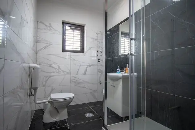 Apart Daire, 3 Yatak Odası (First floor)